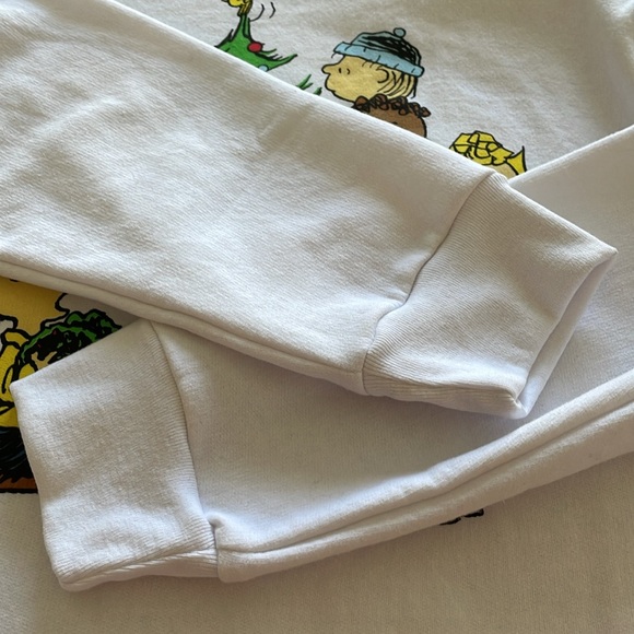 NWOT Peanuts Graphic Cropped Sweatshirt w/Classic Xmas scene, size Large - Picture 8 of 9